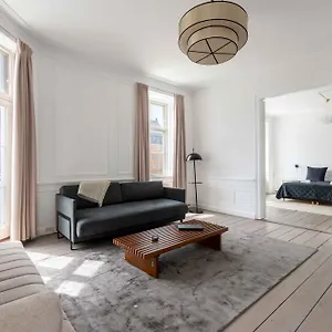  Apartment Chic In Vibrant Area By Canals